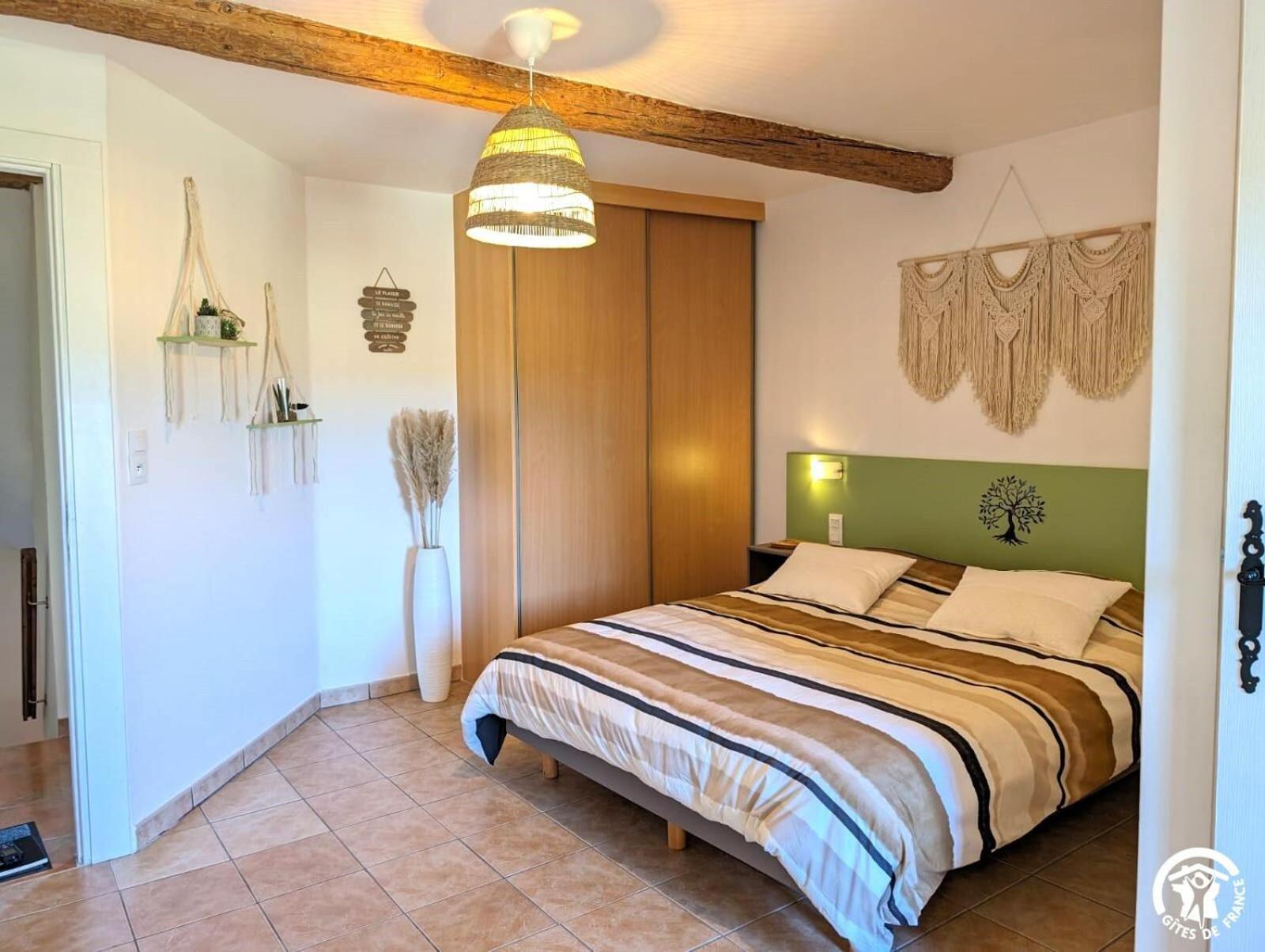 Bed and Breakfast La Maison Millesime La Caunette Экстерьер фото