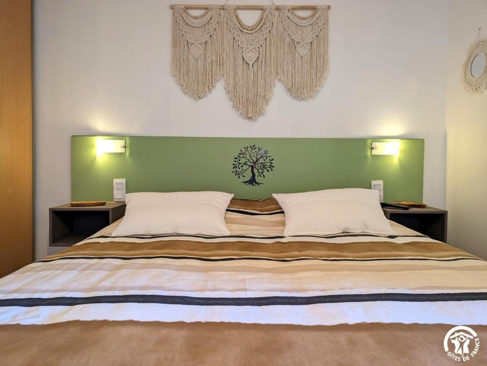 Bed and Breakfast La Maison Millesime La Caunette Экстерьер фото