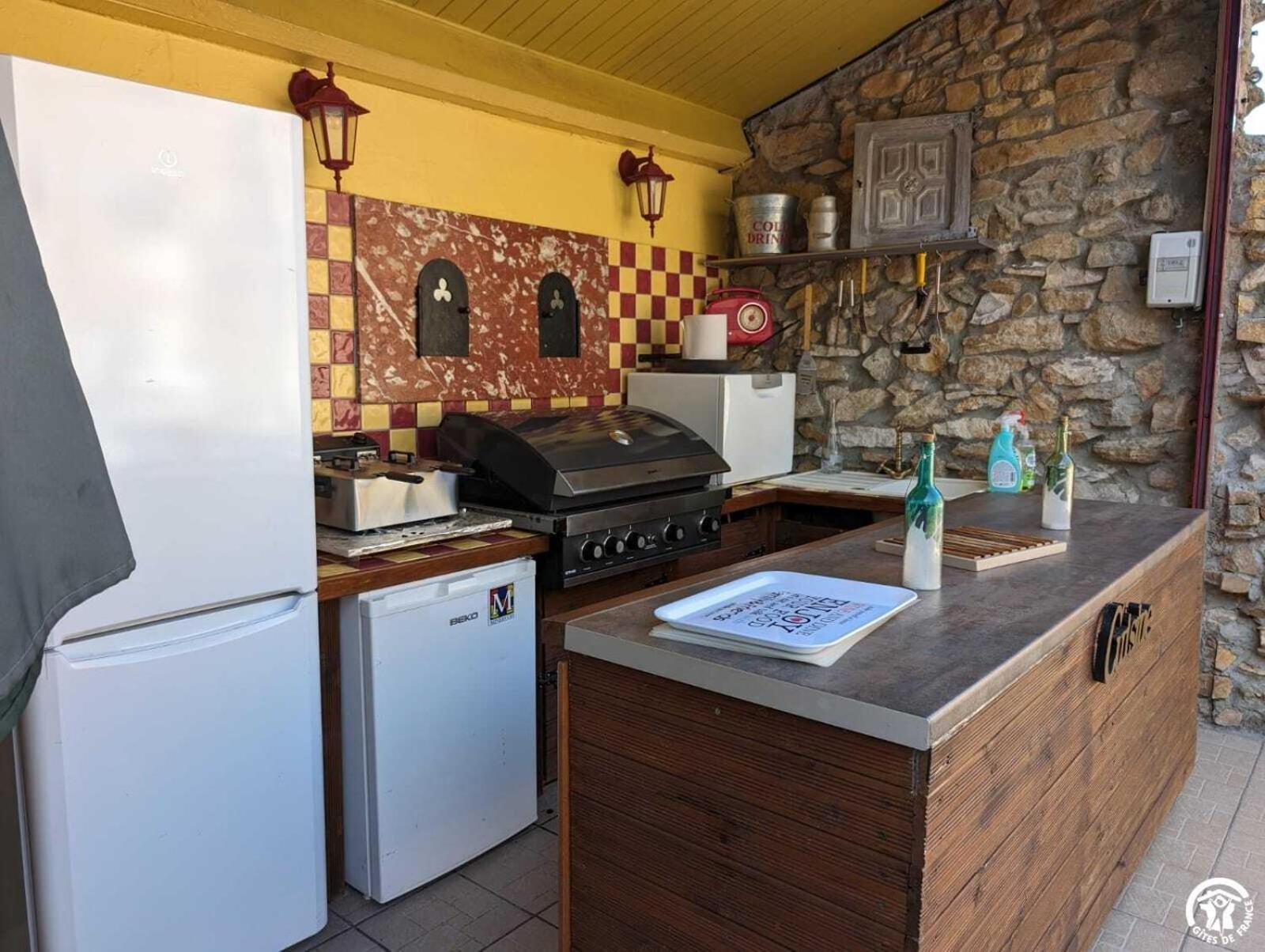 Bed and Breakfast La Maison Millesime La Caunette Экстерьер фото
